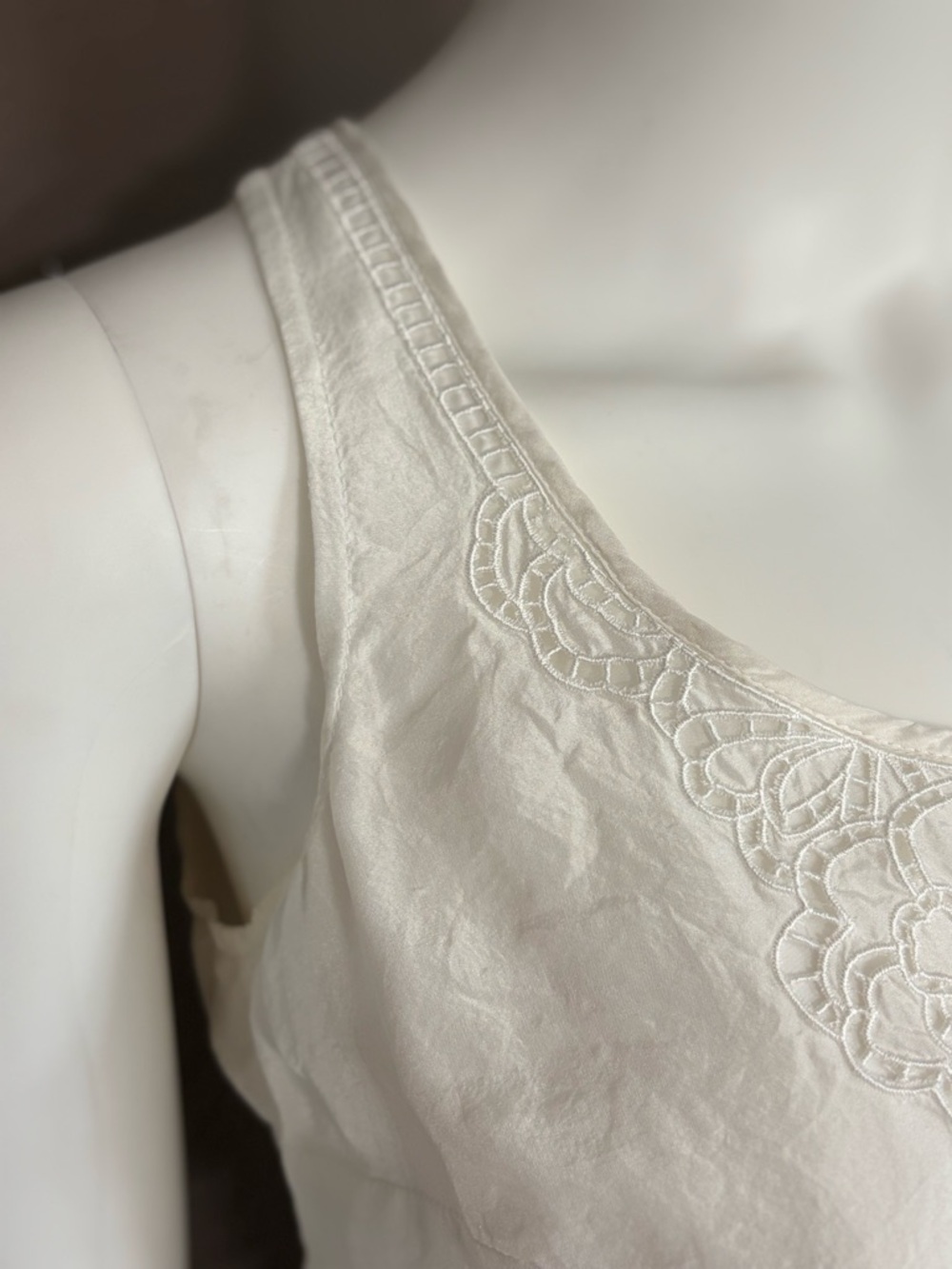 White House Black Market Cream Embroidered Camisole - Picture 3 of 5